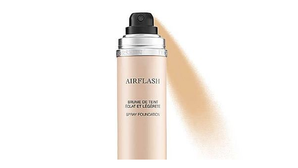 迪奥喷雾粉底：轻盈透亮打造无瑕底妆新体验