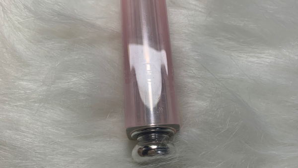 迪奥润唇膏含酒精成分吗？深入解析成分与使用建议