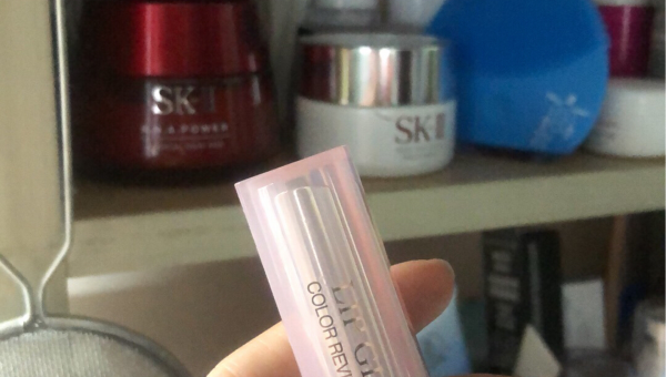 迪奥润唇膏底部设计变迁解析