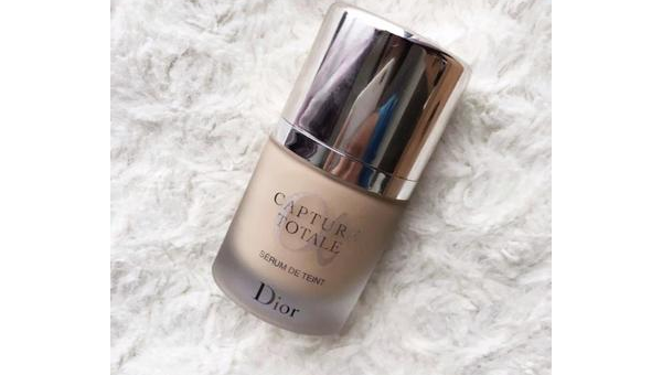 迪奥滋润型粉底：干皮救星打造水润无瑕肌