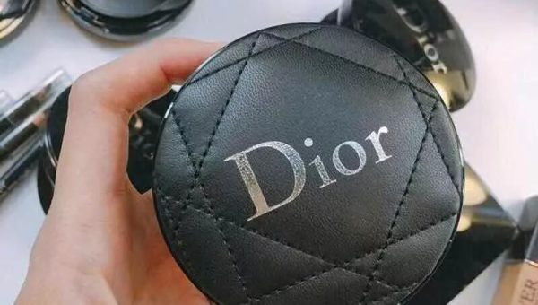 迪奥粉底全解析：从选购到使用的终极指南