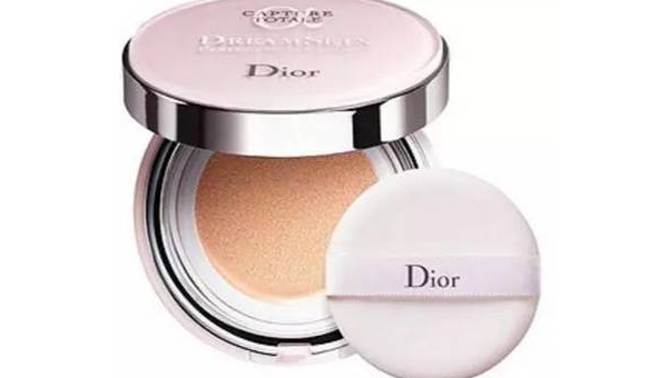 迪奥粉底实测：哪款最适合你的肤质与需求